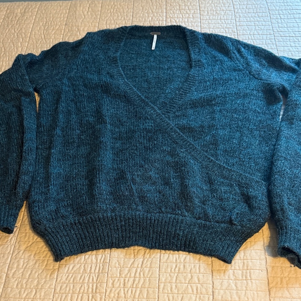 Free People Women's Blue/Green Deep V-Neck Oversized Sweater XS